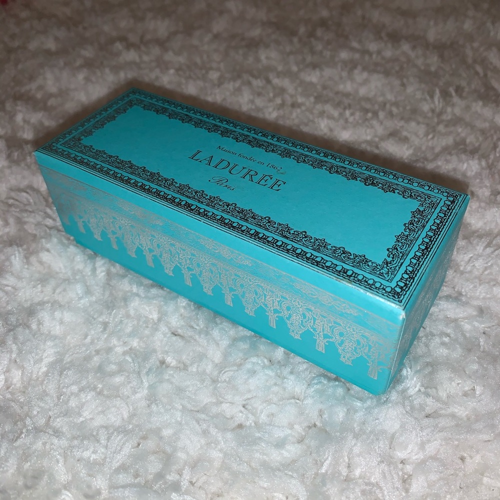 Laduree Macaron Box - Holds 6 Macarons